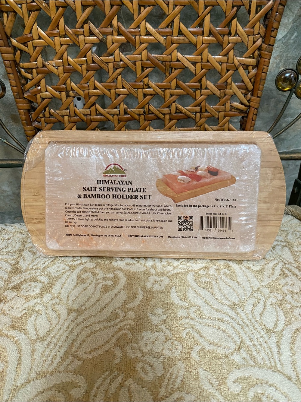 Himalayan chef Salt Serving Plate & Bamboo Holder Set - Natural Pink